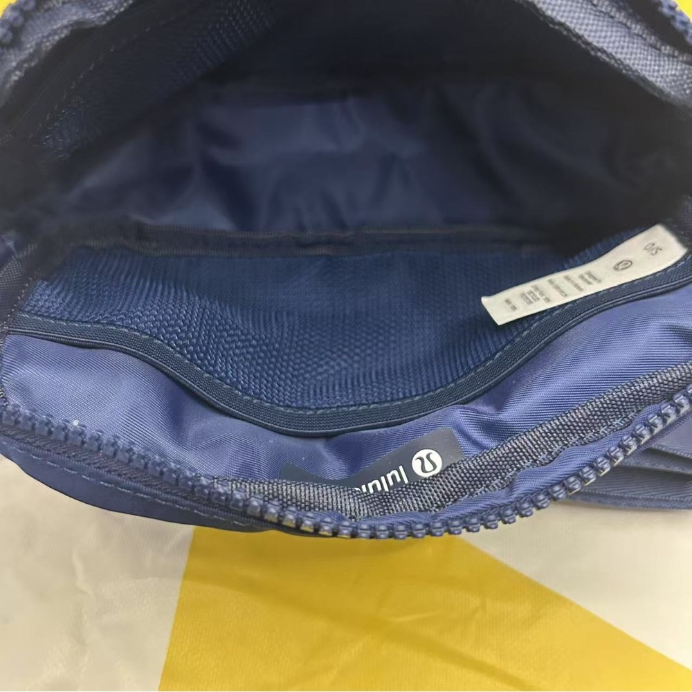 NWT Lululemon Everywhere Belt Bag 1L - Picture 7 of 7